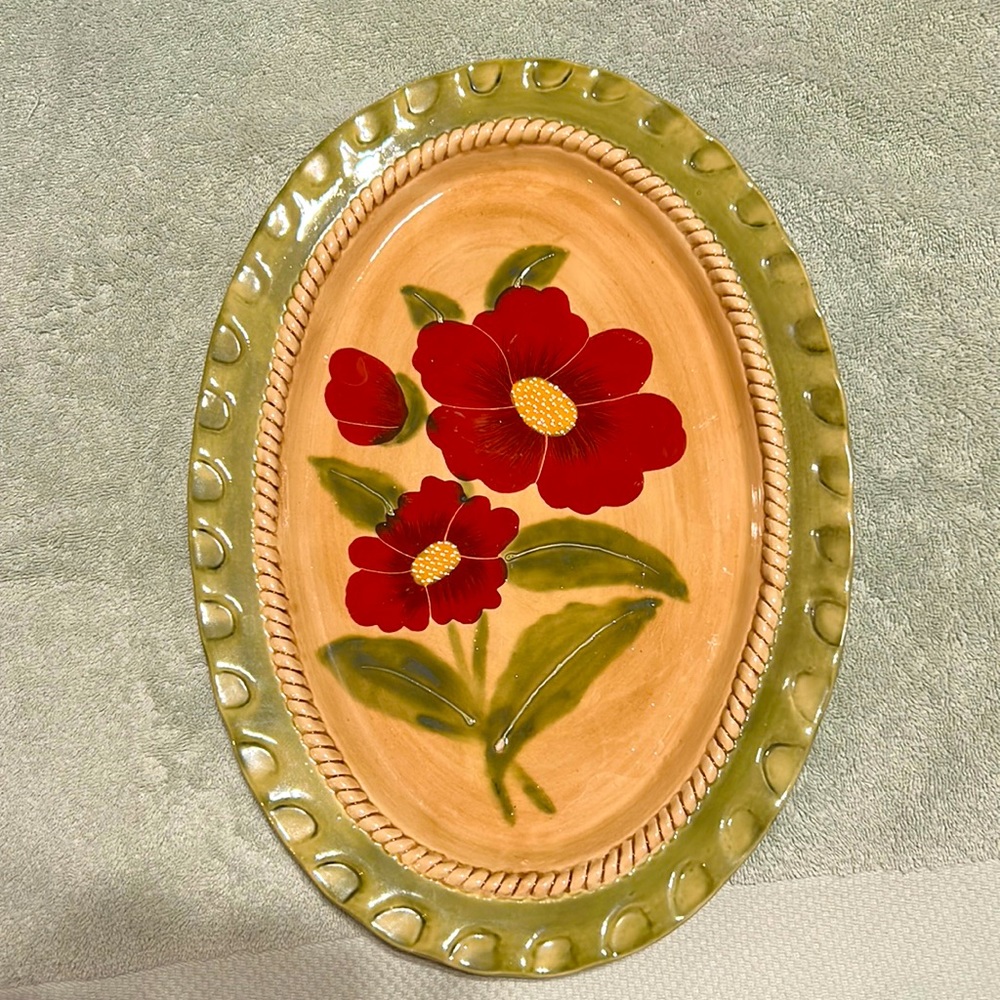 Beautiful platter by GP zero flaws noted.